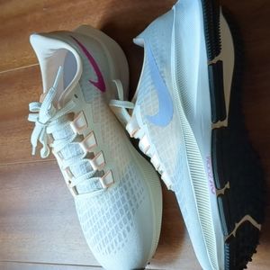 New Nike Zoom Pegasus 37, size 8 pale Ivory
